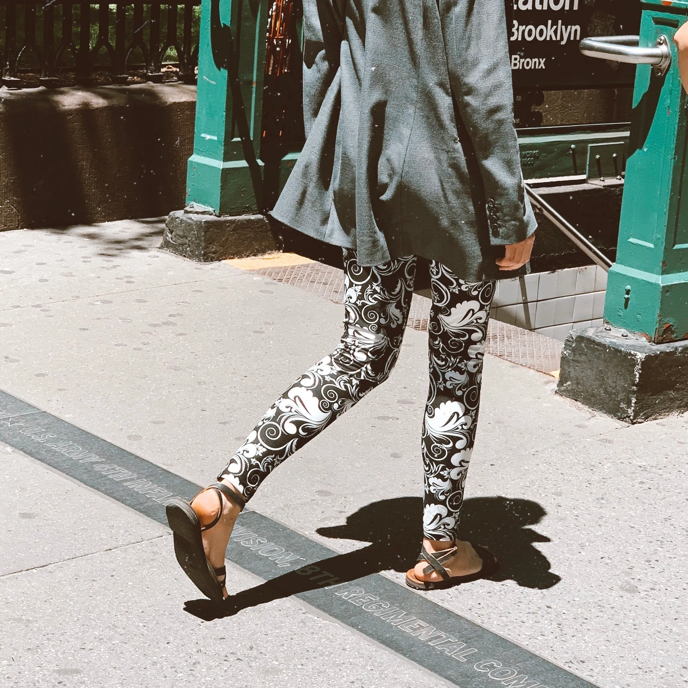 Black & White Swirl Print Leggings