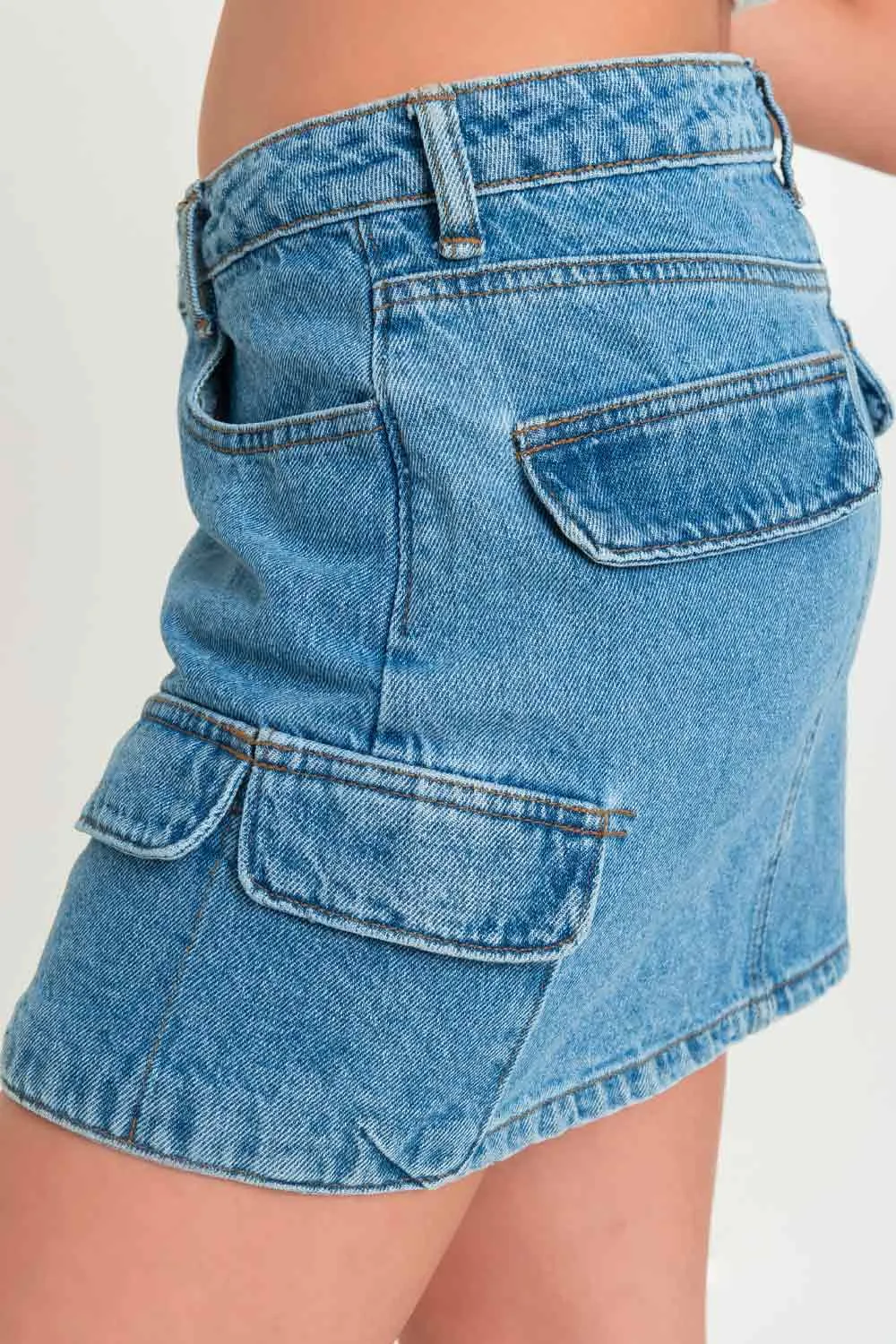 Falda corta cargo de denim ajustada