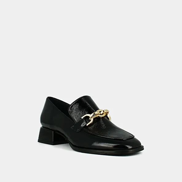 Loafers with gold buckles in black pleated patent