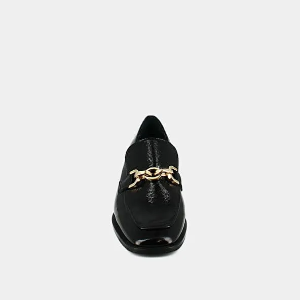 Loafers with gold buckles in black pleated patent