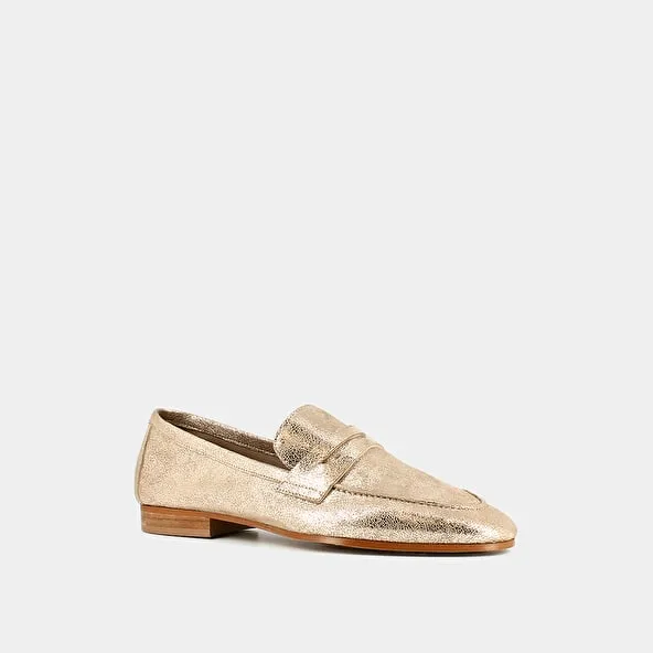 Loafers with small heels in platinum laminated suede