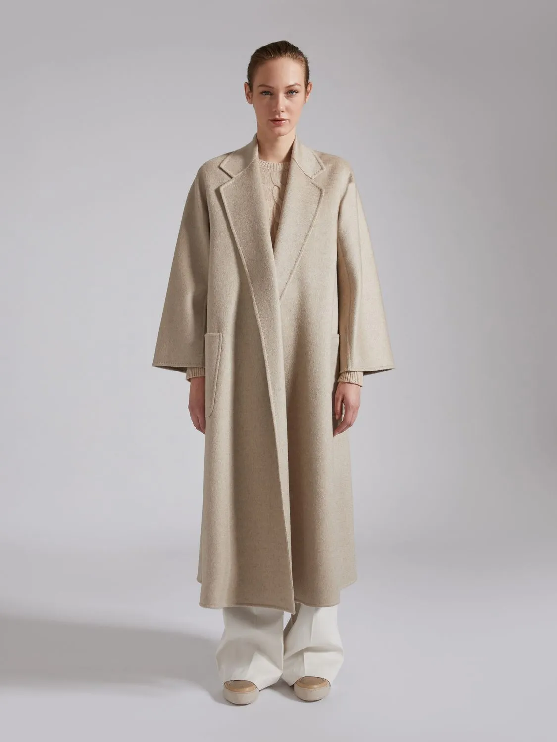 MAX MARA Luxurious Cashmere Jacket in Beige for the Modern Woman