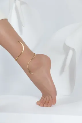 Spiral ankle bracelet in gold