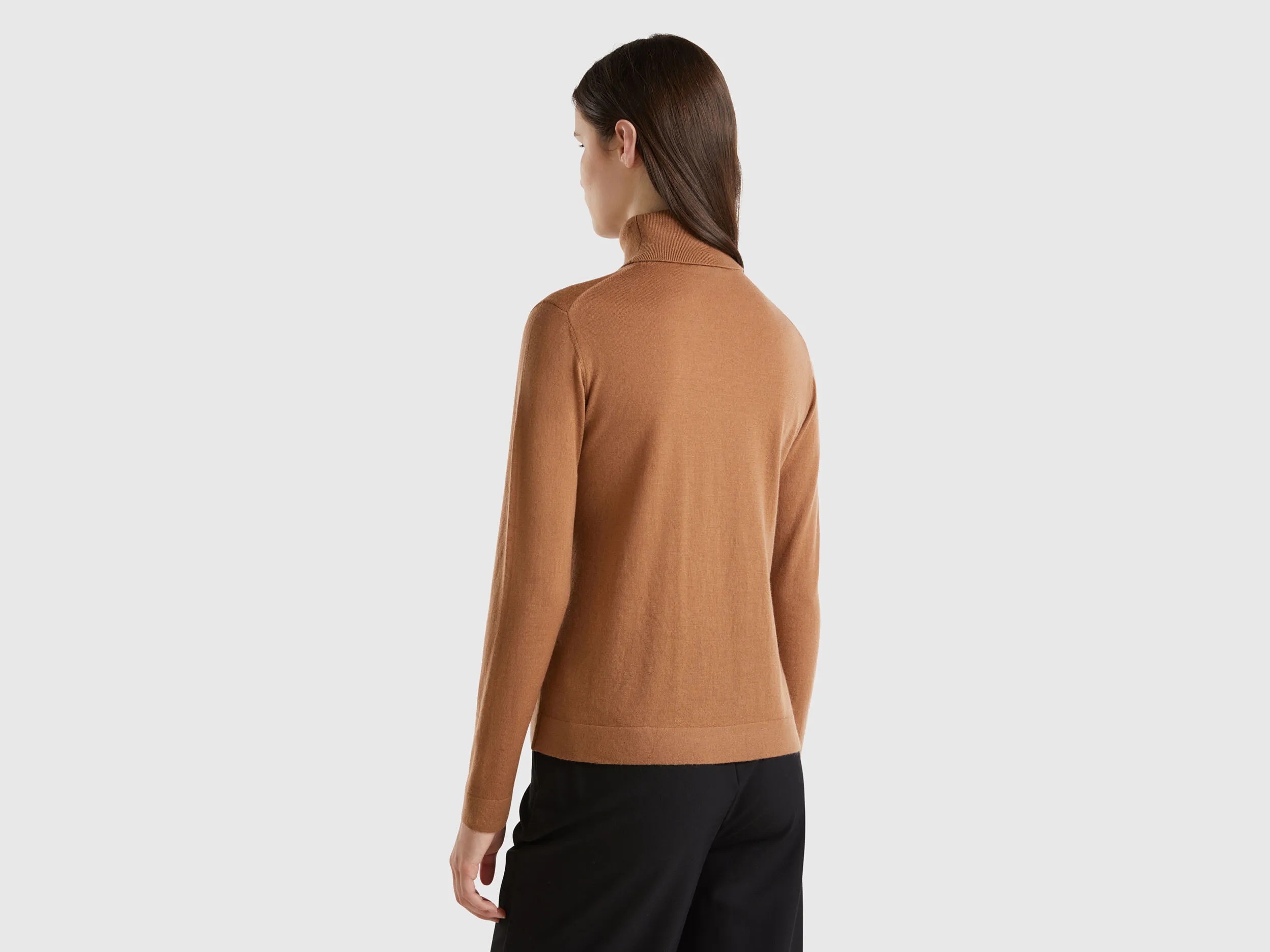 Turtleneck in pure Merino wool - Camel | Benetton